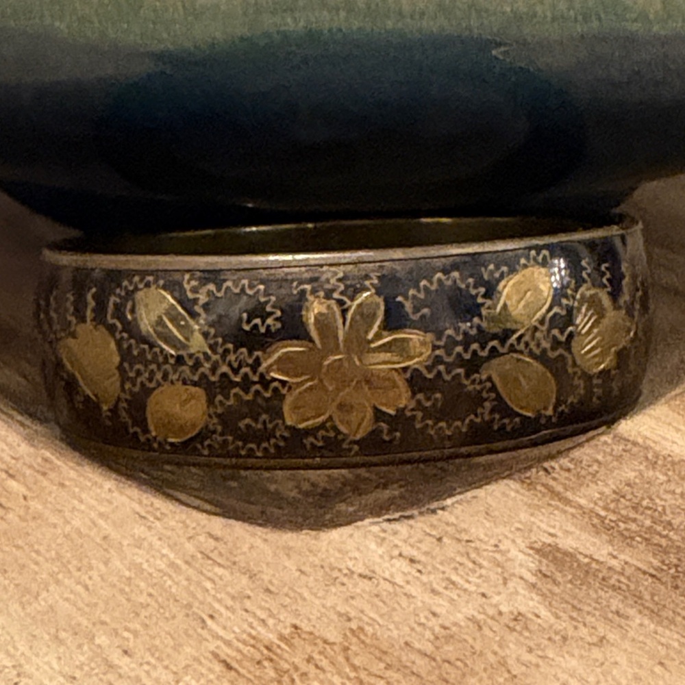 Vtg Brass Black Gold Floral Etched Bangle Bracelet